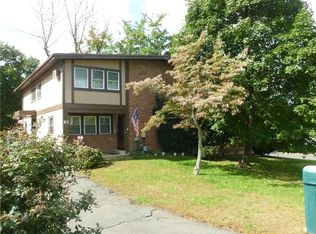 10 Lillian St, Pomona, NY 10970