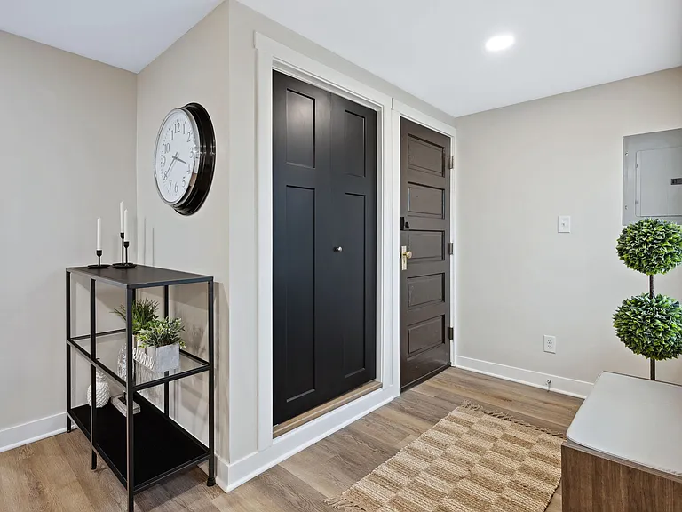 5360 Julian Ave #F — Photo 2