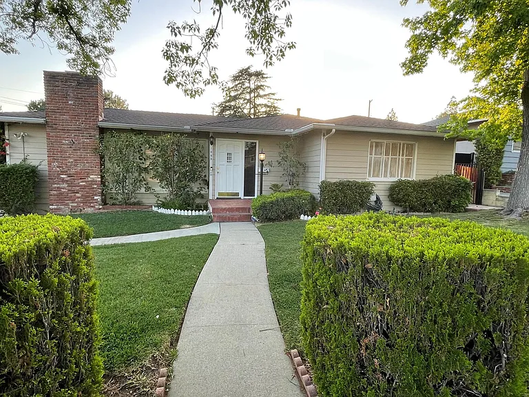 1085 Riviera Dr — Photo 20