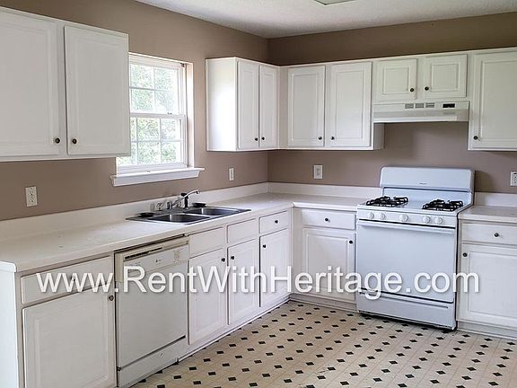 3rd image of 179 Parkview Ln