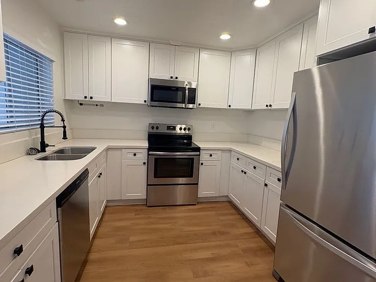 1518 E 3rd St — Photo 12
