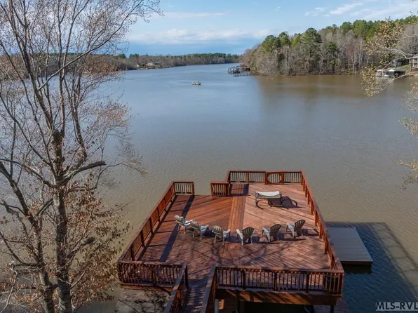 285 Forest Ct, Bracey, VA 23919