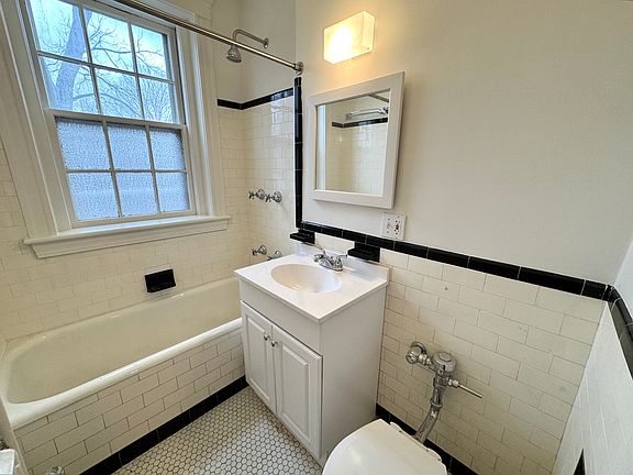 3rd image of 6 Washington Ave APT 15