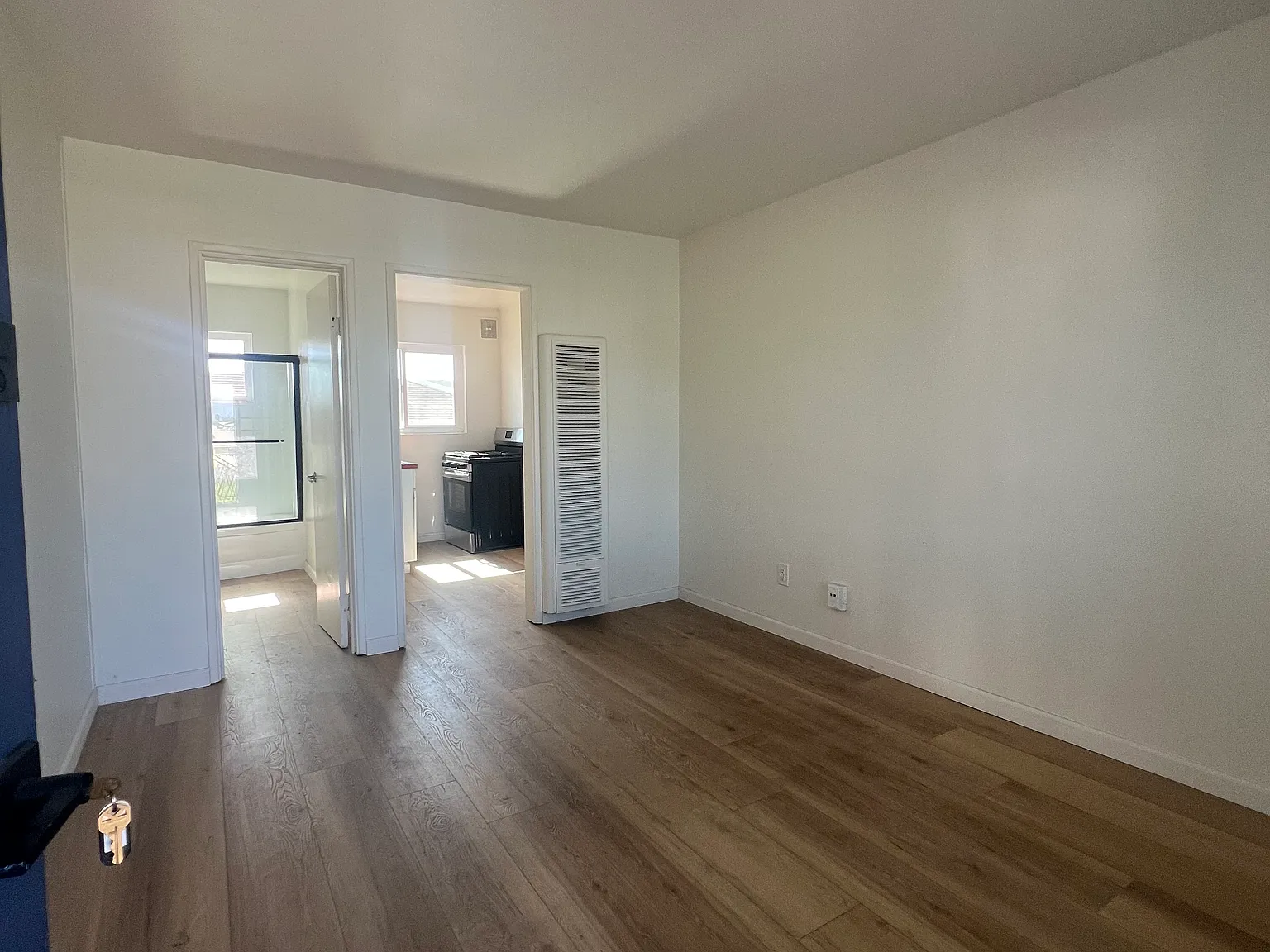Studio, 300 sqft, $1,695 — Photo 1
