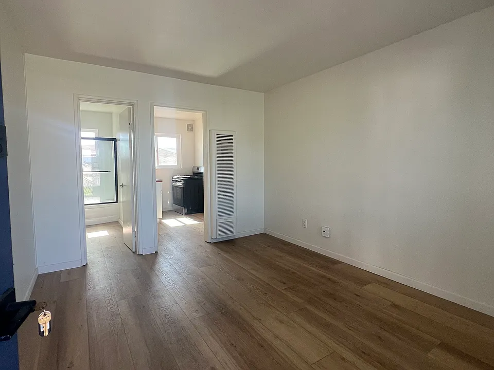 3185 Madison Ave #10