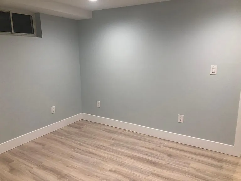 Queen Size Bedroom