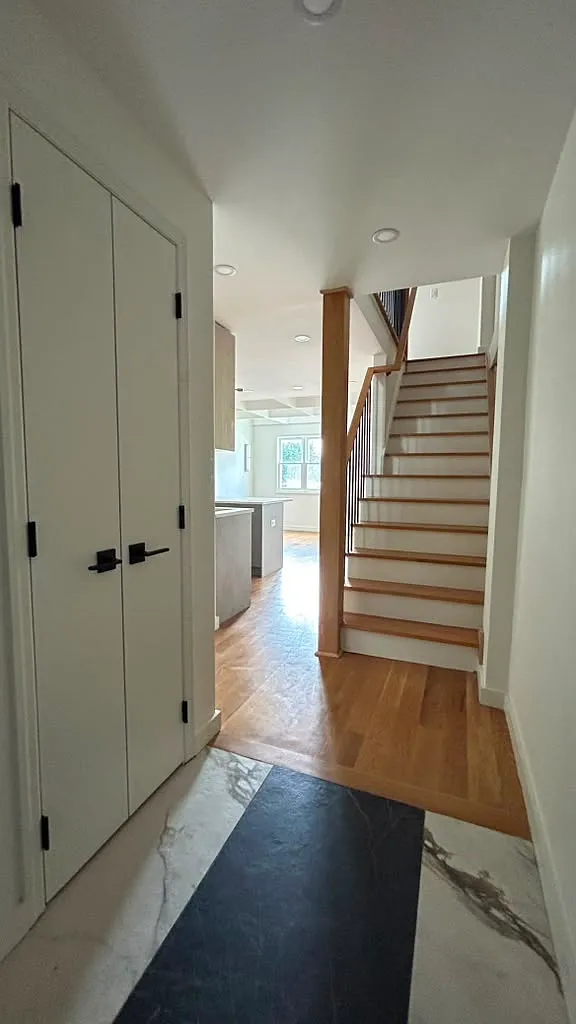 3 bed, 1500 sqft, $3,200 — Photo 2