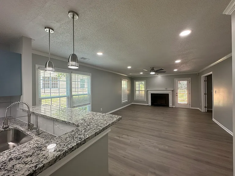 1260 Warsaw Rd #1 — Photo 12