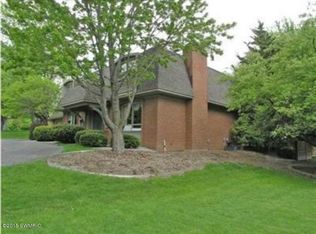 1418 Woodcliff Dr SE, East Grand Rapids, MI 49506