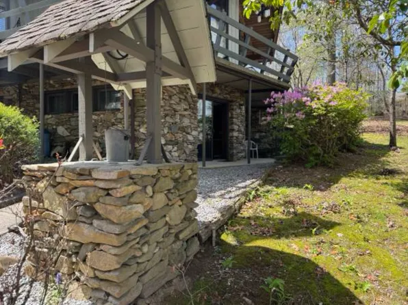 (undisclosed Address), Mills River, NC 28759