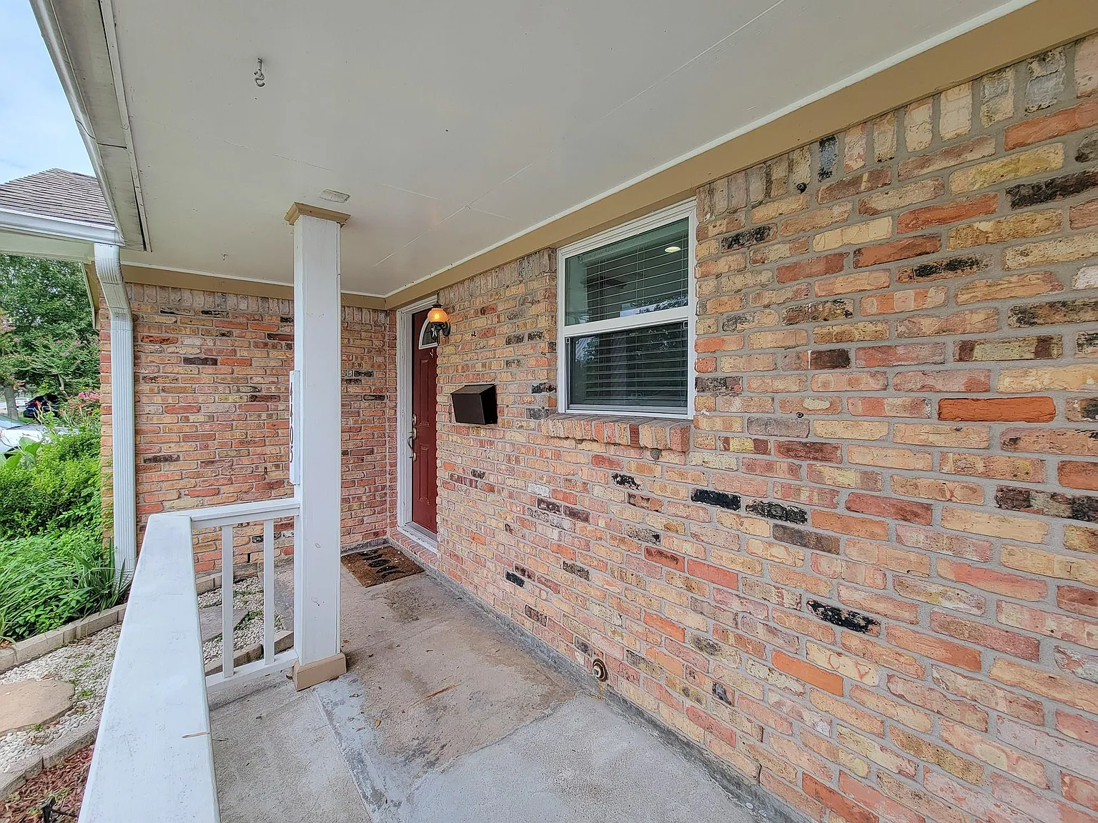 3 bed, 2.0 bath, 1221 sqft, $2,400 — Photo 2