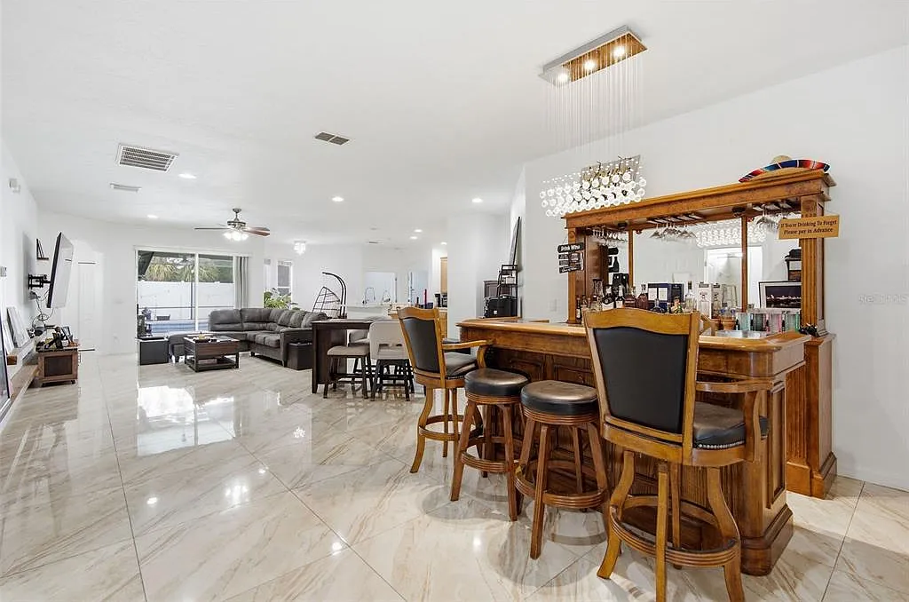 4 bed, 3.0 bath, 2404 sqft, $3,200 — Photo 4