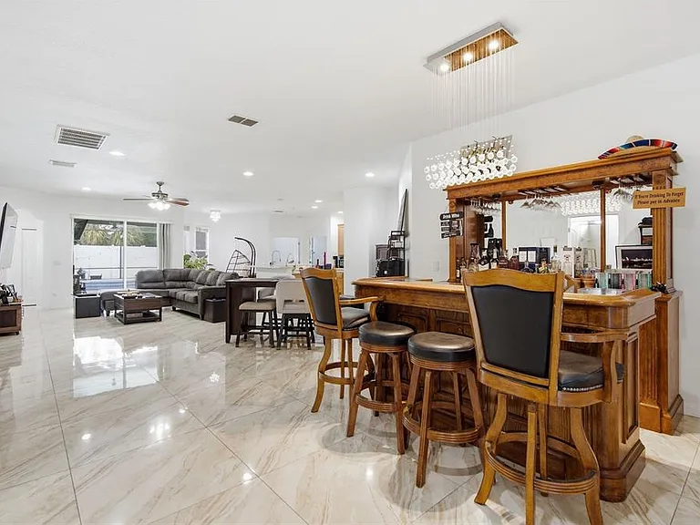 508 Debra Dr — Photo 4
