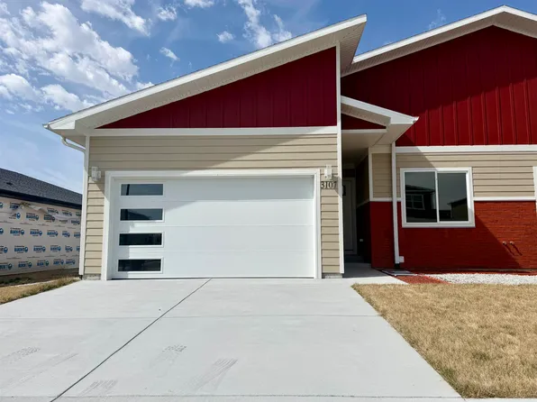 3107 W Laux Dr, Hastings, NE 68901