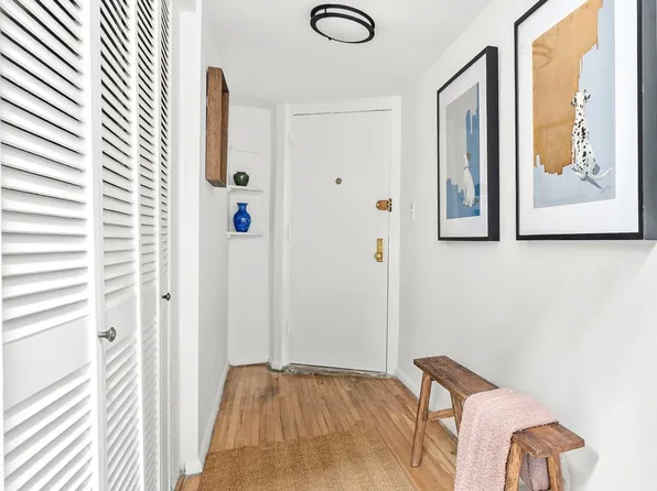 207 East 21st Street image 10 of 12