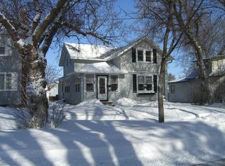303 E 8th St, Morris, MN 56267