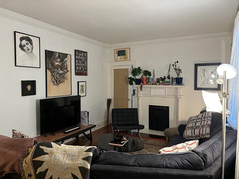 408 E 48th St — Photo 13