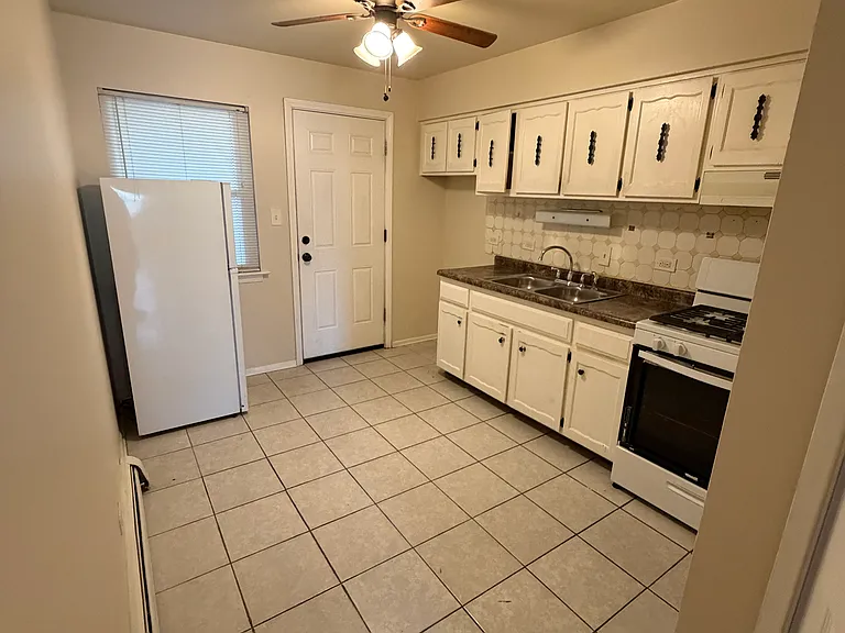 9235 Irving Park Rd #3 — Photo 10