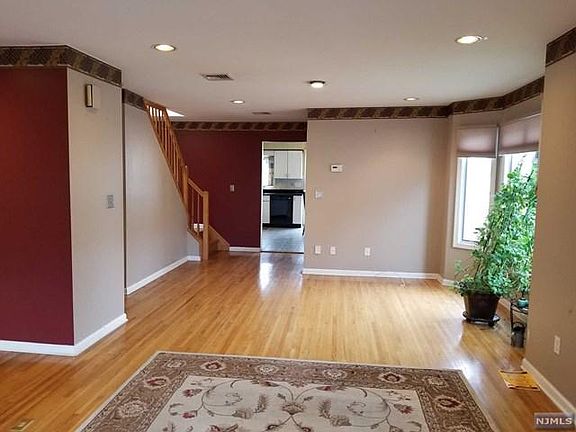 4th image of 499B Catherine St #499B