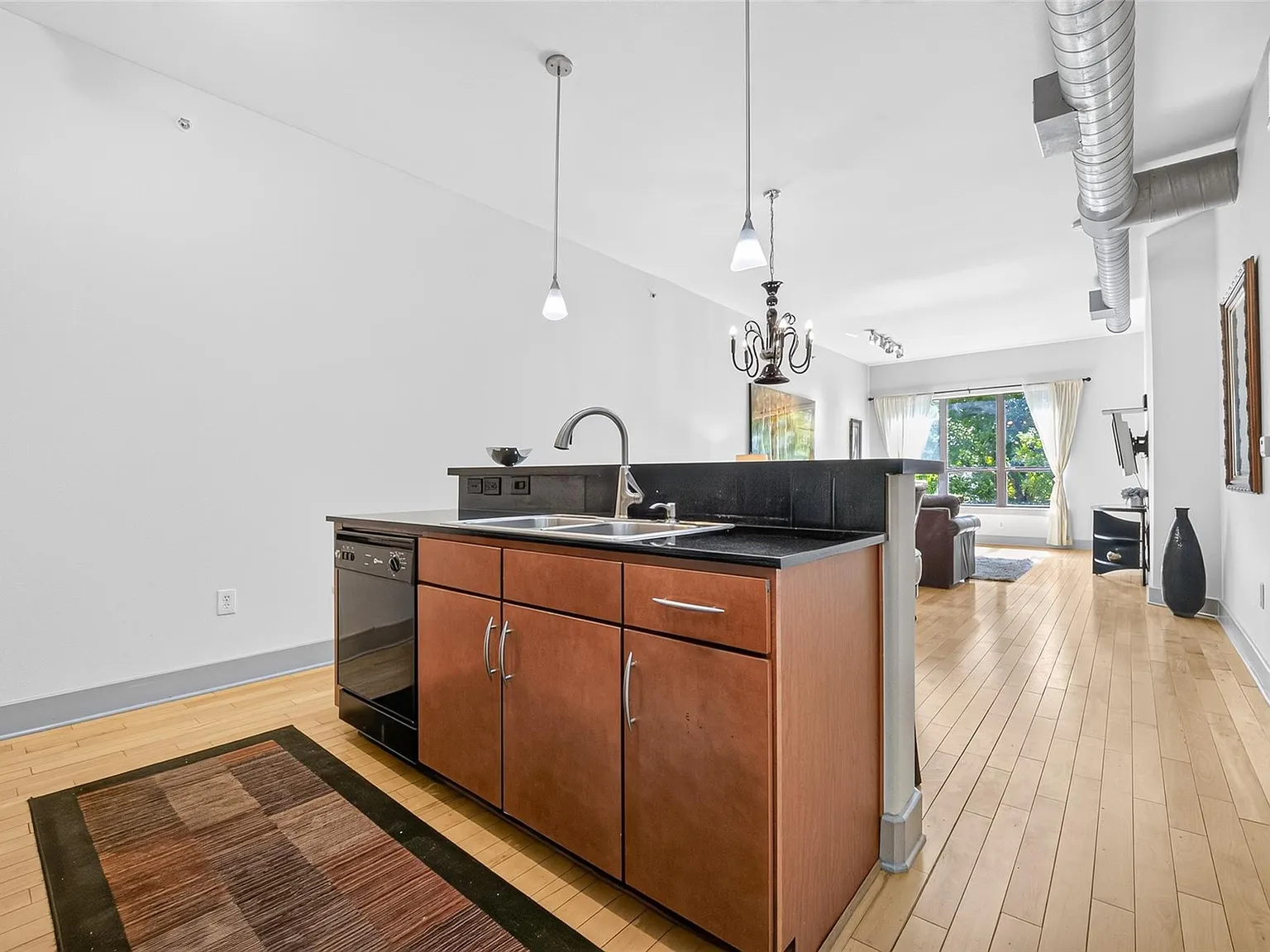 2 bed, 1.0 bath, 1075 sqft, $2,500 — Photo 4