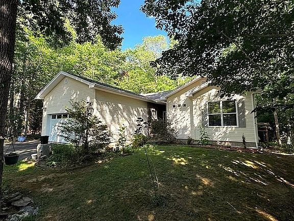 2nd image of 374 Brady St