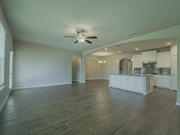 5th image of 114 Escondido