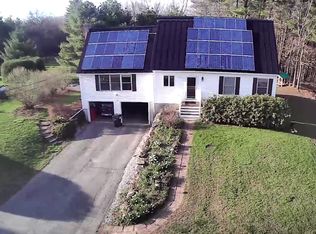 27 Maple St, Pepperell, MA 01463