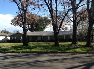 1204 Redbud Dr, Arlington, TX 76012