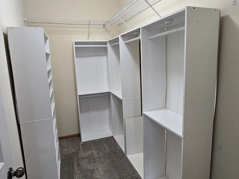 Master Bedroom Walkin Closet