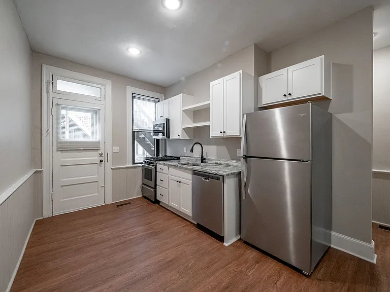 2336-2338 E Carson St — Photo 5