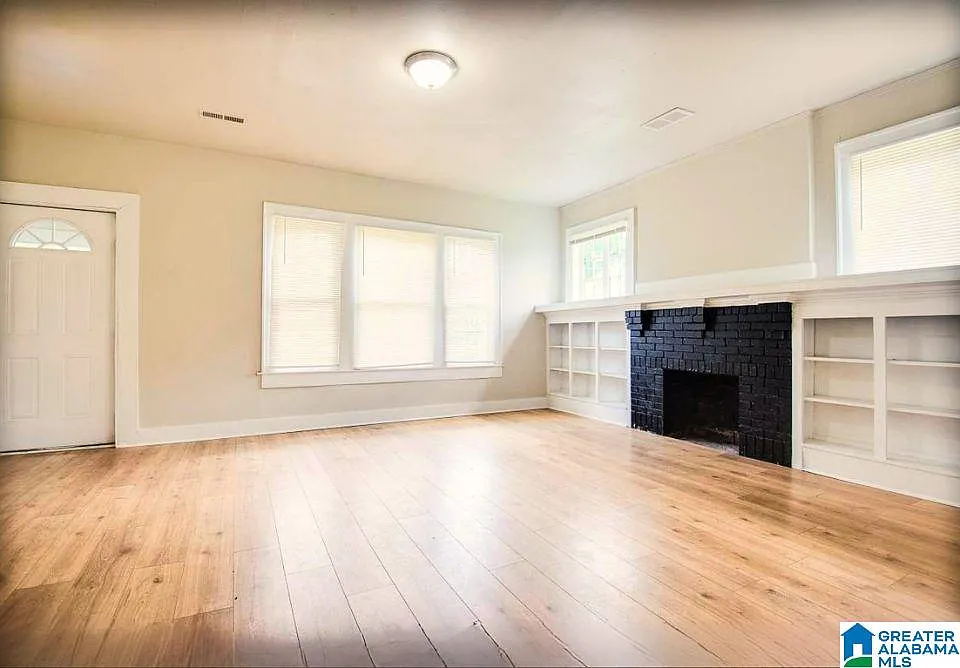 3 bed, 1.0 bath, $1,100 — Photo 3