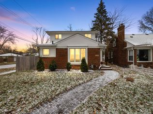 21525 Newcastle Rd, Harper Woods, MI 48225