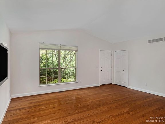 5th image of 3179 Birch Hollow Dr