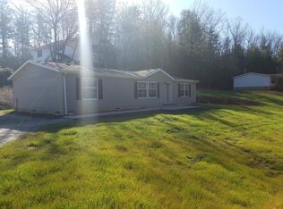 469 Evans Rd, Hendersonville, NC 28739