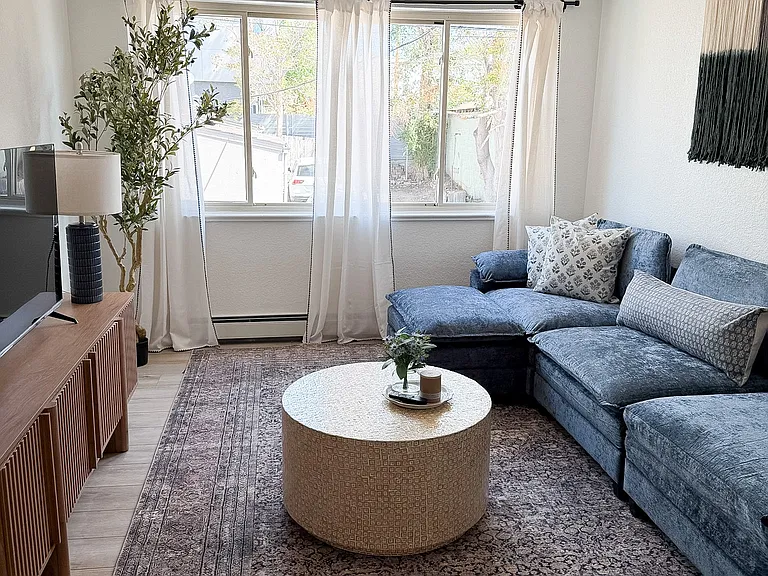 2526 N Clay St #11 — Photo 3