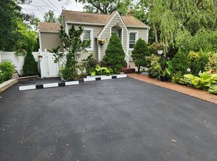 26 Long Beach Dr, Sound Beach, NY 11789