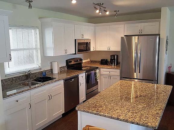 3rd image of 6100 Green View Dr