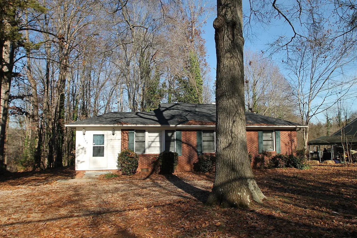 Building Photo - 1128 Westover Cir
