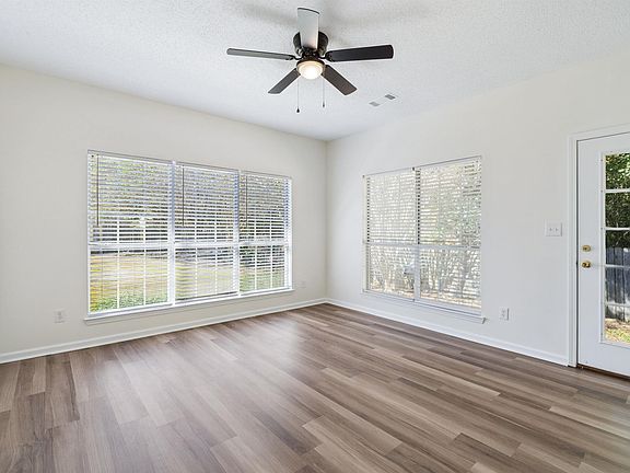 4th image of 1118 Hale Cir