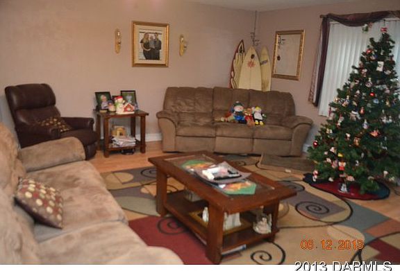 3rd image of 891 Lindenwood Cir N