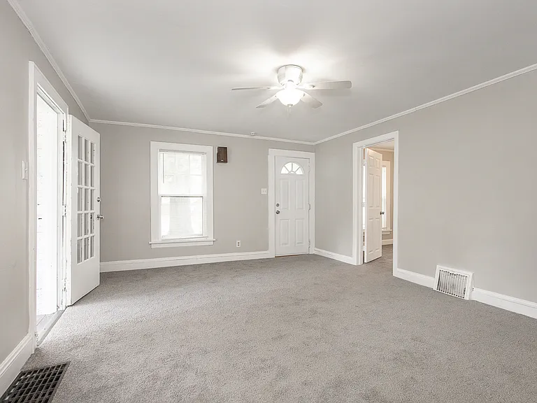1255 Superior Ave — Photo 5