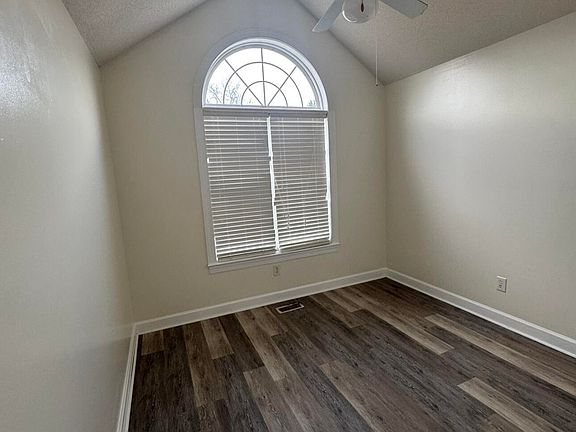 5th image of 228 Wexford Dr