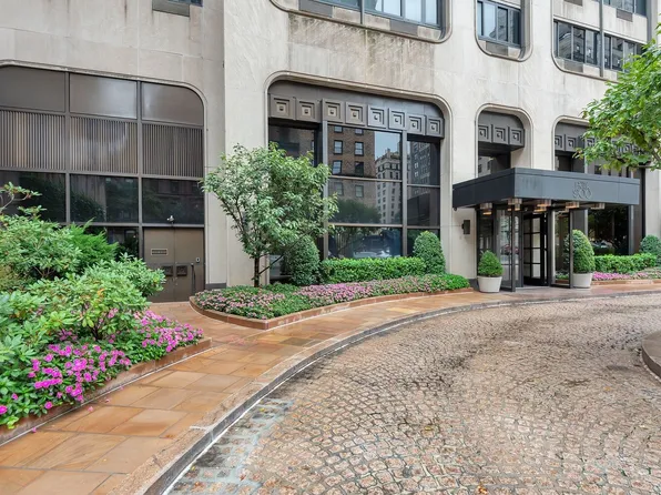 900 Park Avenue image 2 of 5