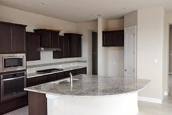 5th image of 909 McKavitt Dr