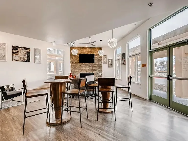 Del Corazon Apartments — Photo 10