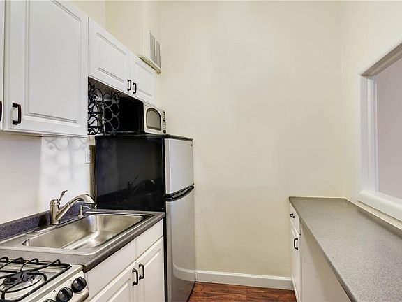 3rd image of 330 E 83rd St APT Lf