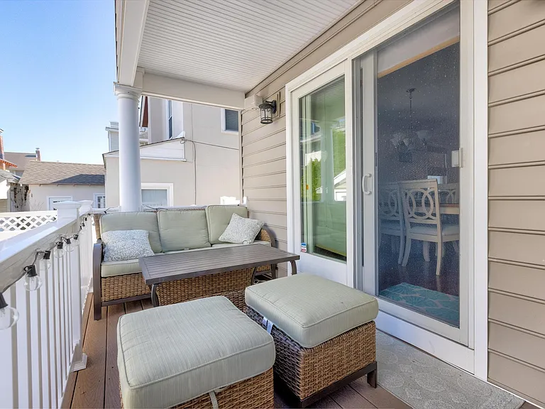 29 N Iroquois Ave #5/21-6/27 — Photo 38