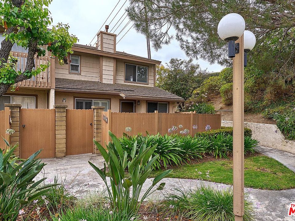 1st image of 1575 Avenida Selva #204
