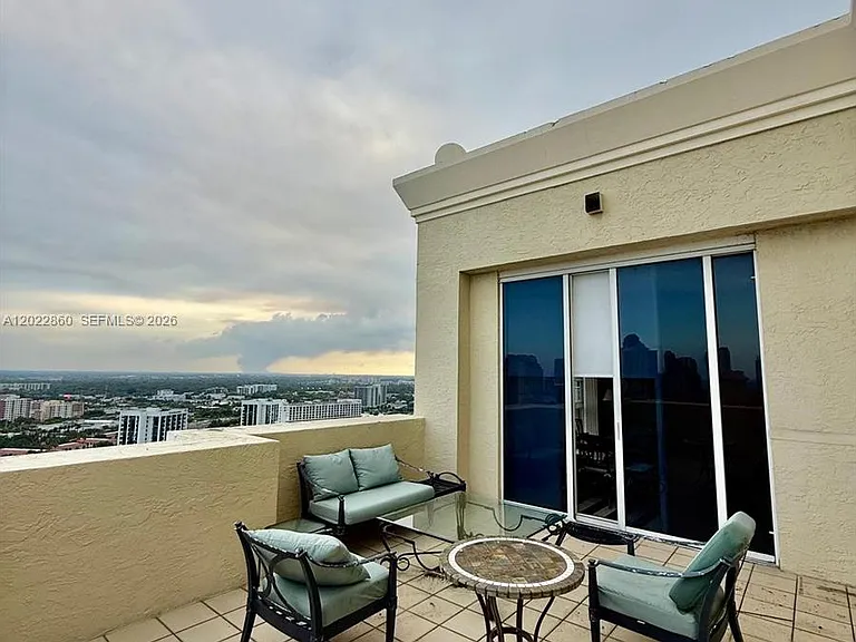 19501 W Country Club Dr #TS-03 — Photo 12
