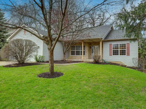 3206 Chestnut Dr, McHenry, IL 60051